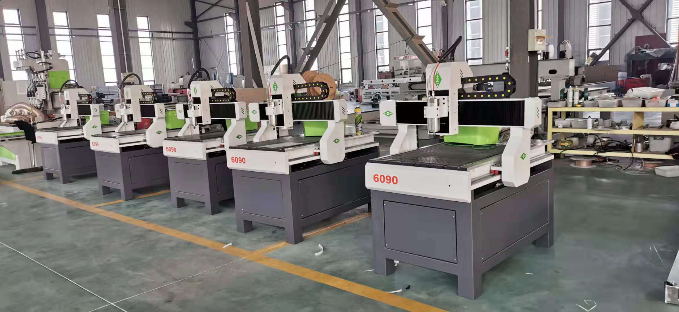 SK 6090  Невеликий маршрутизатор з ЧПУ чекає відправлення